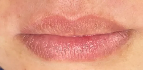 Labbra prima del trucco semipermanente